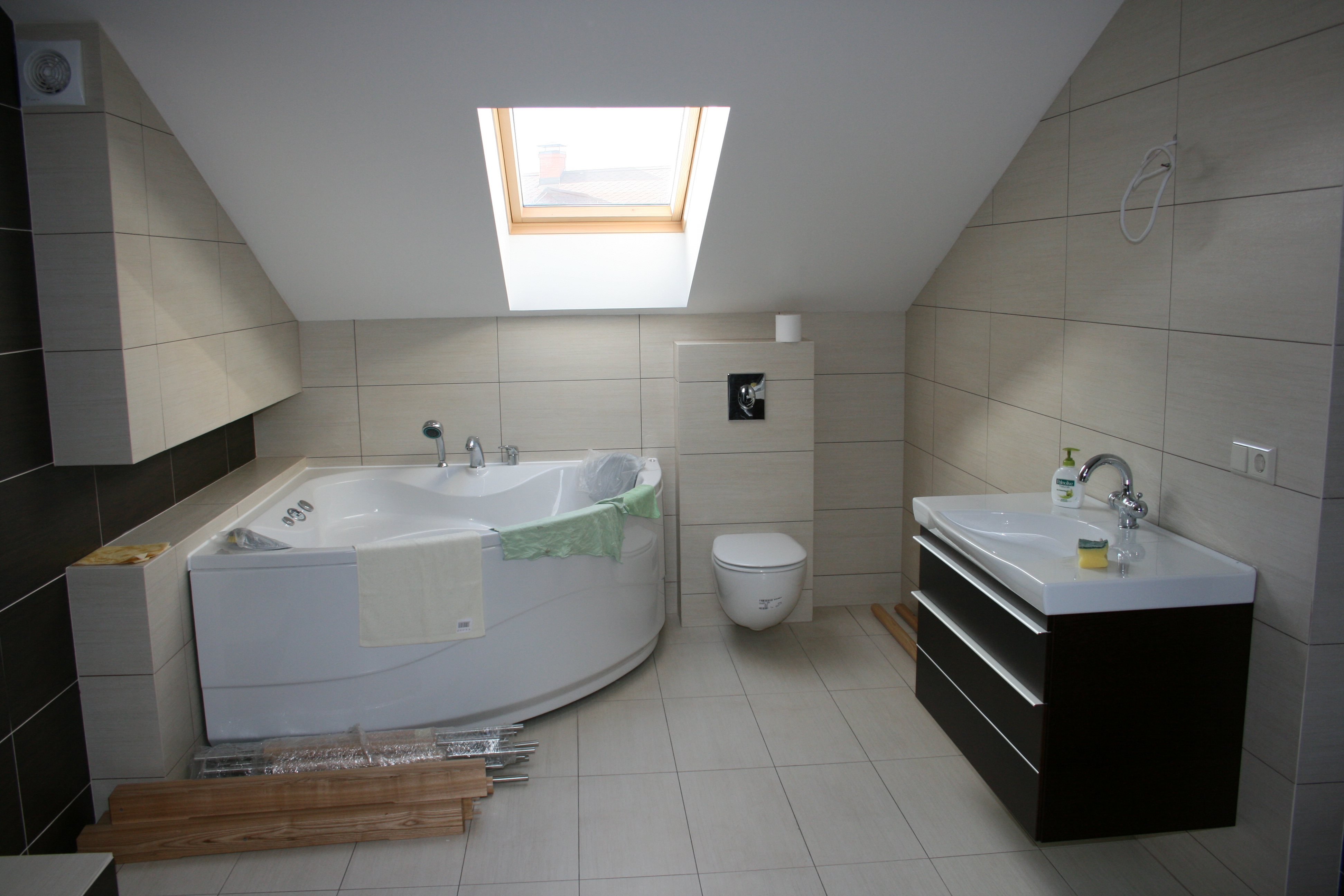 Modern Black and White Loft Bathroom - Thumbnail 8