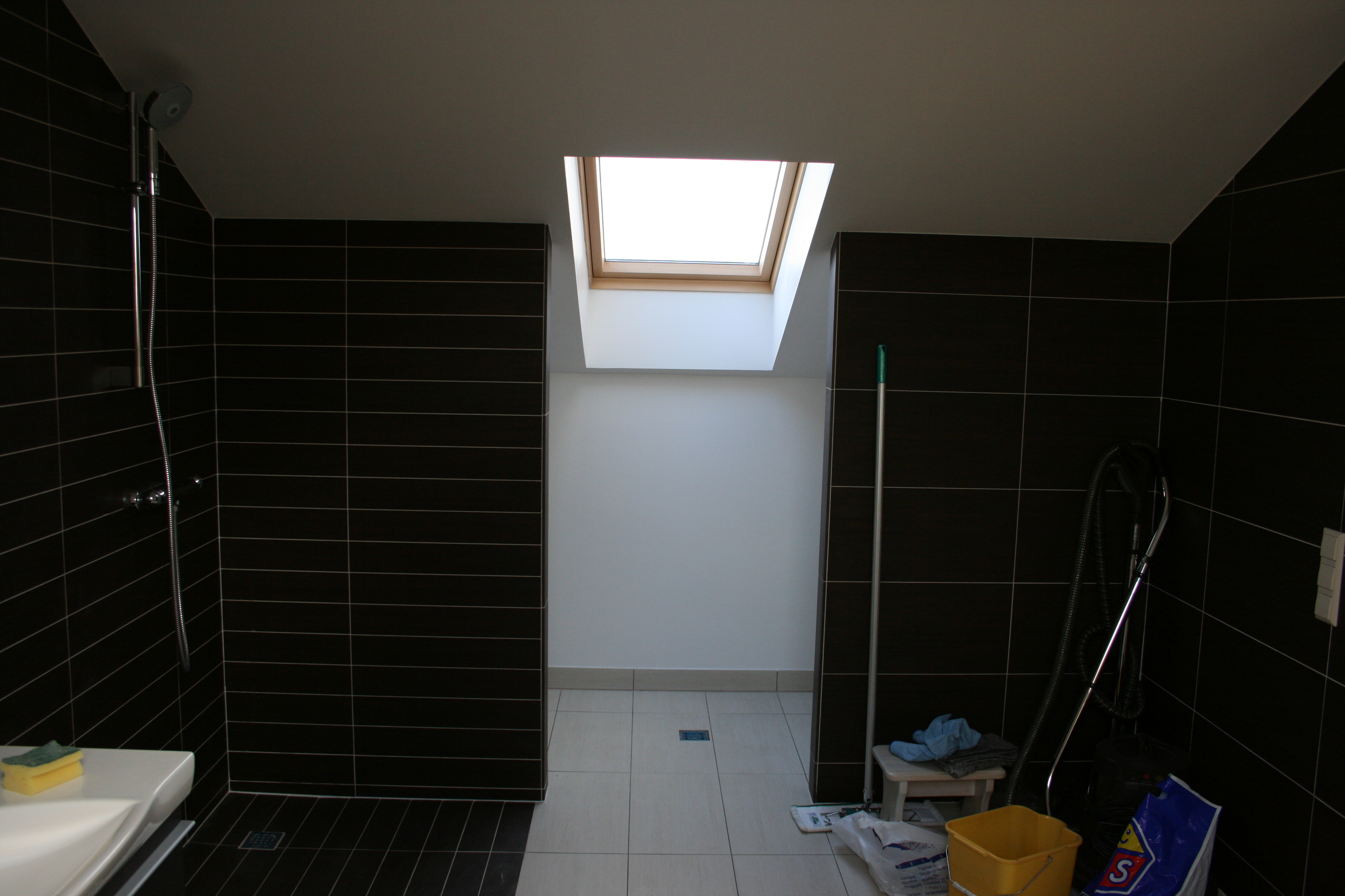 Modern Black and White Loft Bathroom - Thumbnail 9