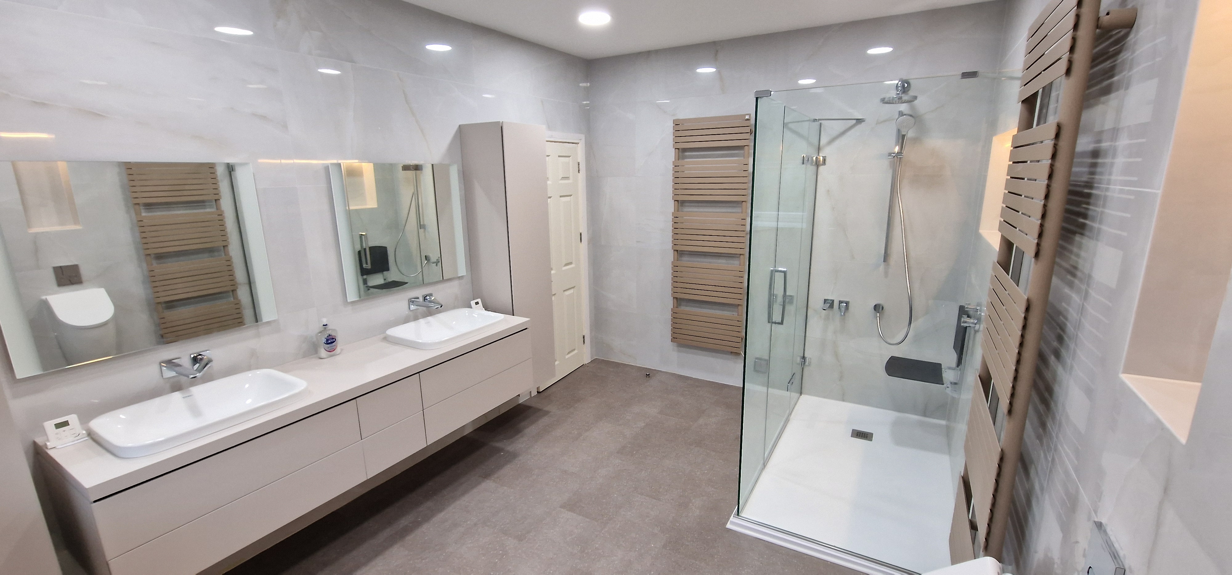King-Size Bathroom Installation - Thumbnail 2