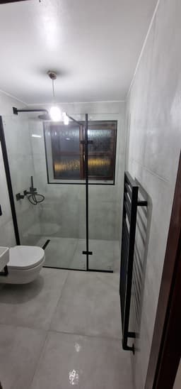 Minimalist Black & White Bathroom Suite, a Bathroom project by Lateres, Blackburn with Darwen (image 1 of 7)