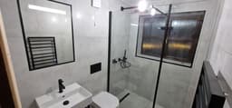 Minimalist Black & White Bathroom Suite, a Bathroom project by Lateres, Blackburn with Darwen (image 4 of 7)